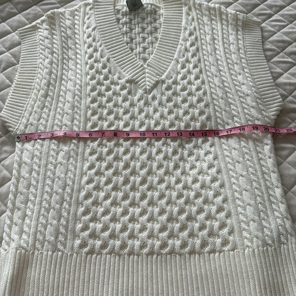 Varley Ivory Knit Textured Vest. Never worn. Size medium - Picture 5 of 6